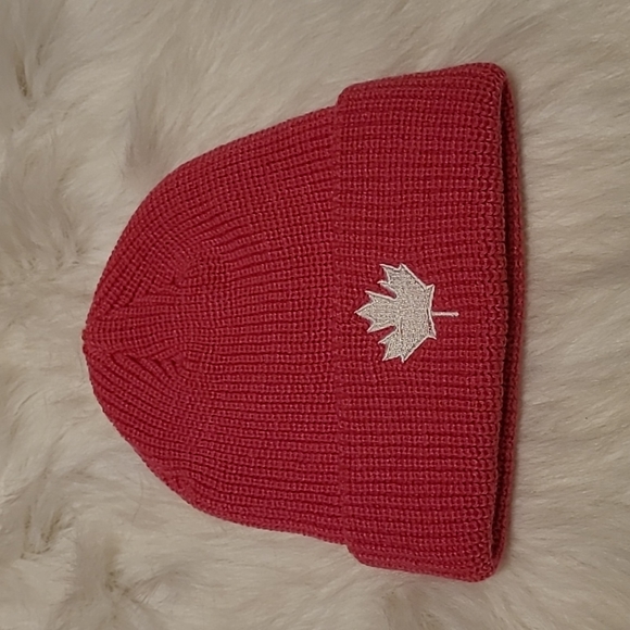 Canada Beanie - Picture 2 of 3